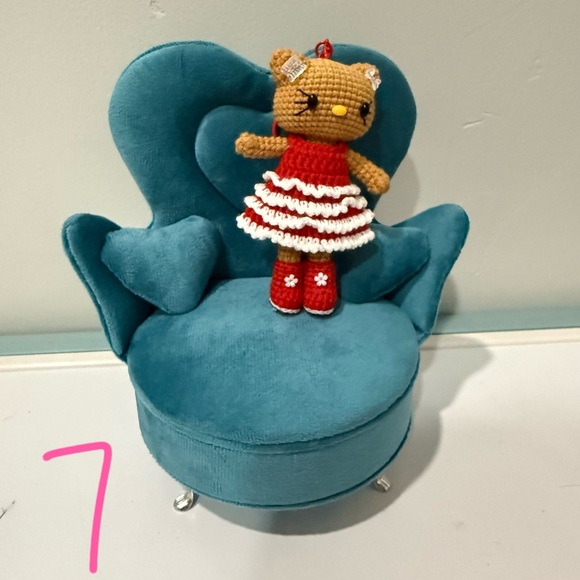 🧶Handmade Crocheted KT Keychain - Picture 7 of 11